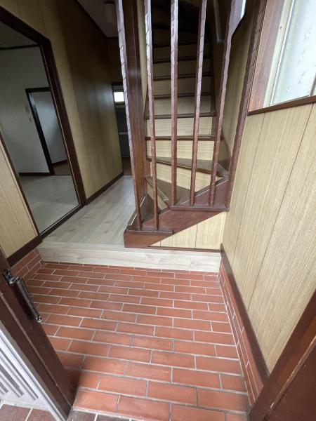 稲城市東長沼のテラスハウス