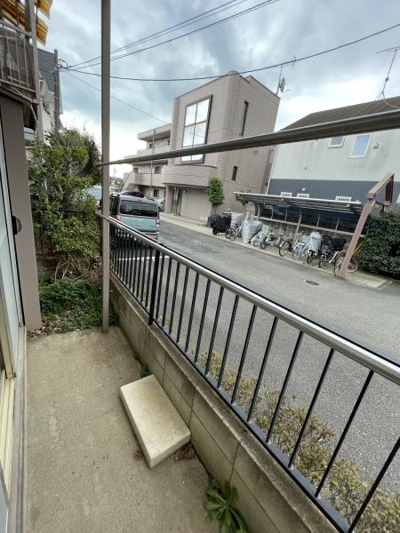稲城市東長沼のテラスハウス