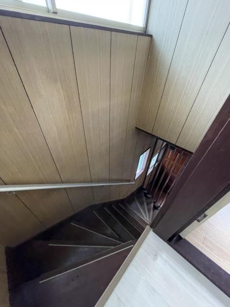 稲城市東長沼のテラスハウス