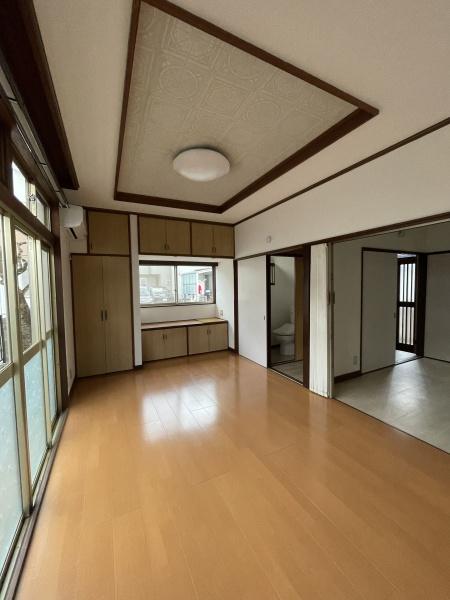 稲城市東長沼のテラスハウス