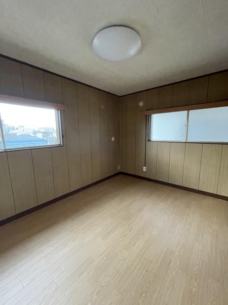 稲城市東長沼のテラスハウス