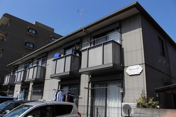 稲城市東長沼のアパート
