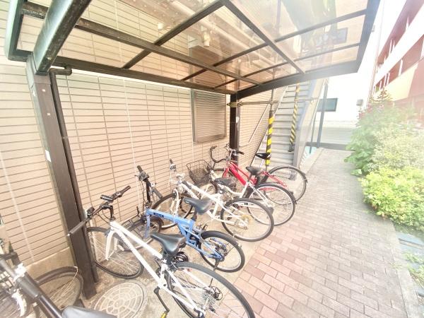 稲城市東長沼のアパート