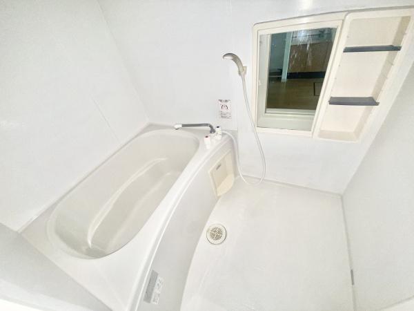 稲城市東長沼のアパート