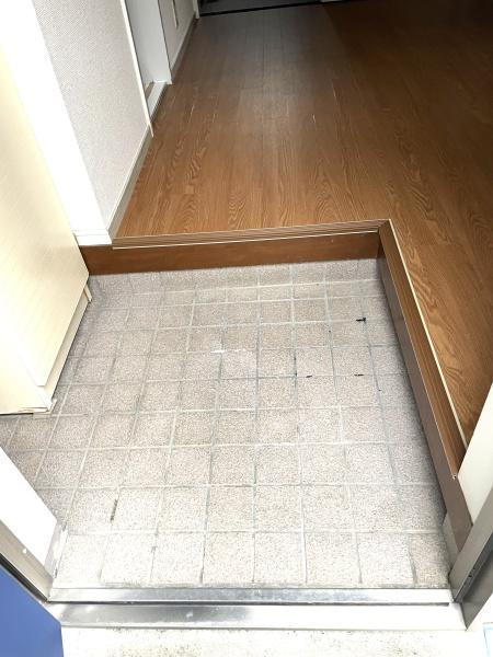 稲城市東長沼のアパート