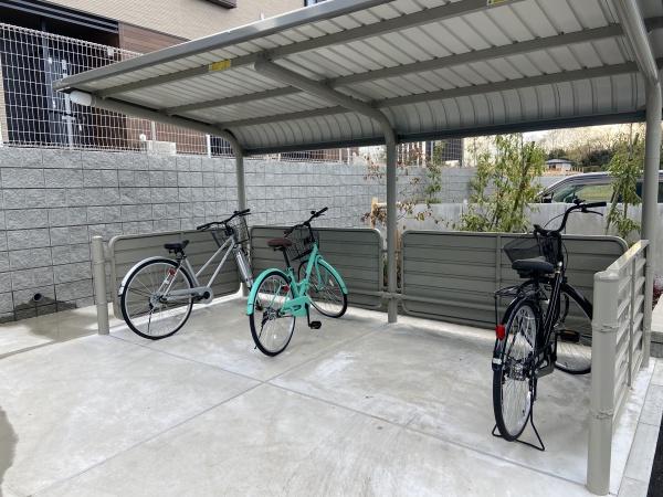 稲城市東長沼のアパート