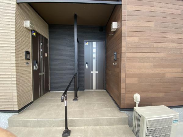 稲城市東長沼のアパート