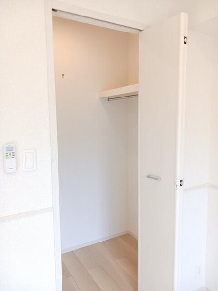 稲城市百村のアパート