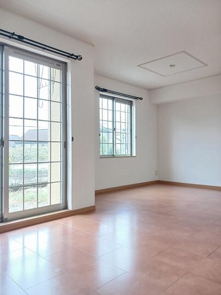 稲城市百村のアパート