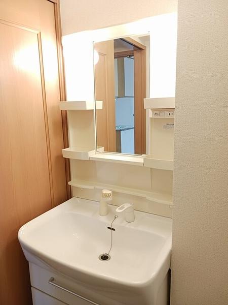 稲城市百村のアパート