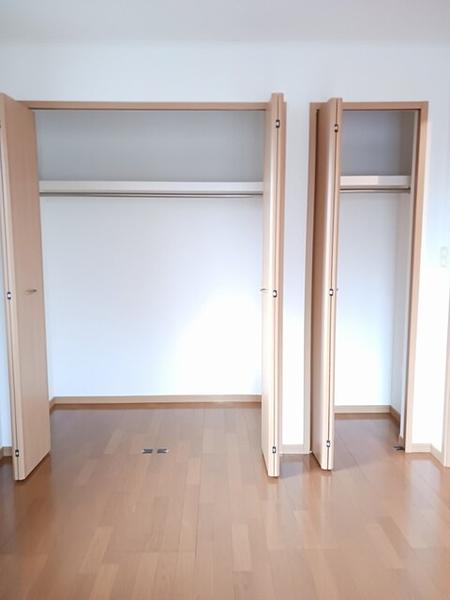 稲城市百村のアパート