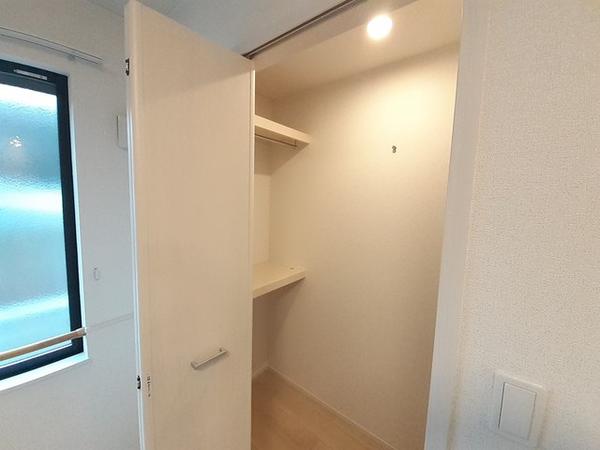 稲城市百村のアパート