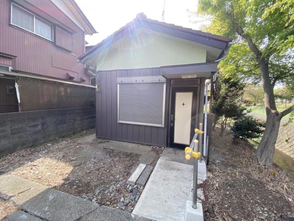 稲城市東長沼のアパート