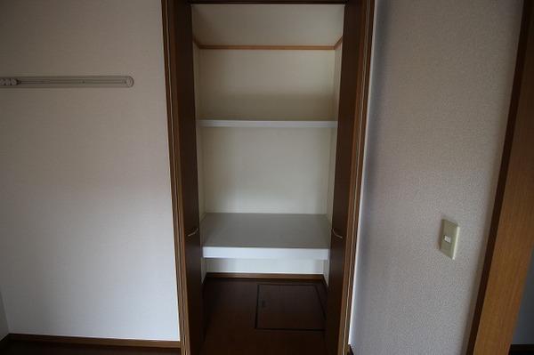 稲城市押立のアパート