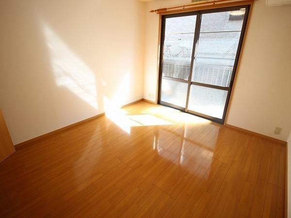 稲城市百村のアパート