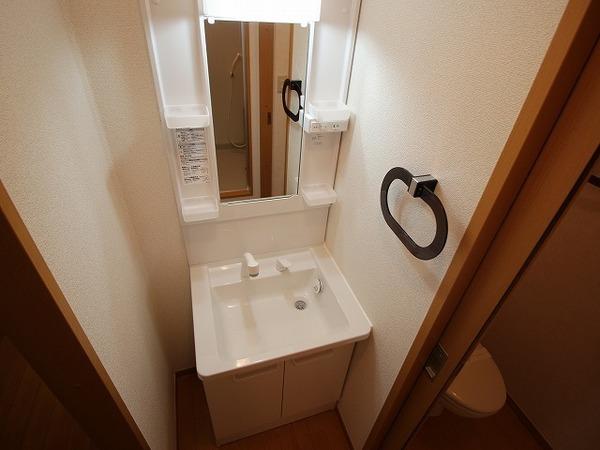 稲城市百村のアパート