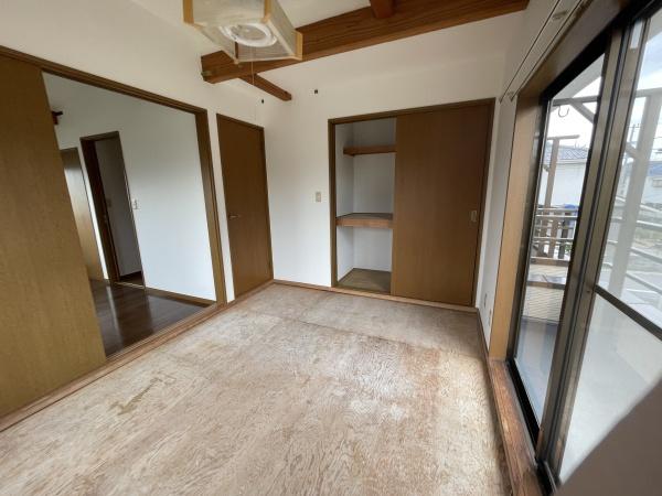 稲城市東長沼のテラスハウス