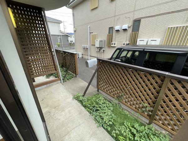 稲城市東長沼のテラスハウス