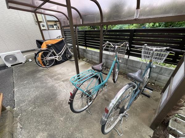 稲城市東長沼のテラスハウス