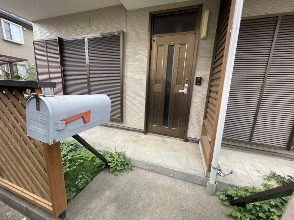 稲城市東長沼のテラスハウス