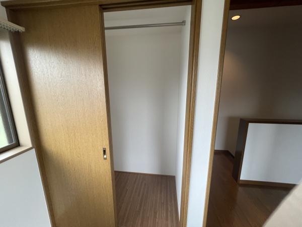稲城市東長沼のテラスハウス