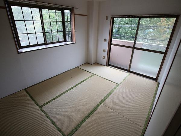 稲城市東長沼のマンション