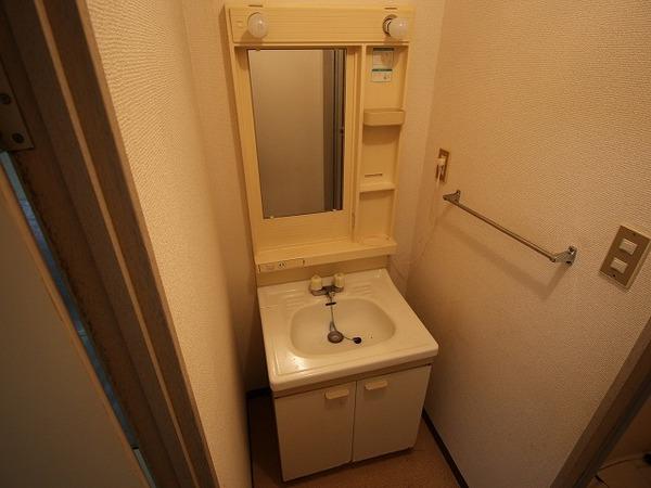 稲城市東長沼のマンション