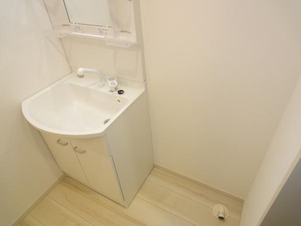 稲城市東長沼のアパート