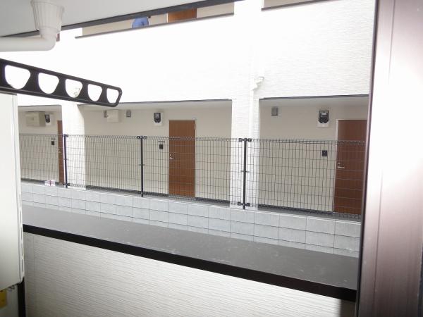 稲城市東長沼のアパート