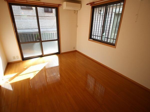稲城市百村のアパート