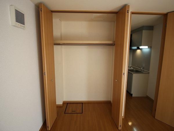 稲城市百村のアパート