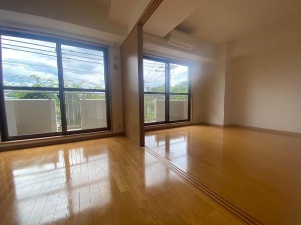 稲城市東長沼のマンション