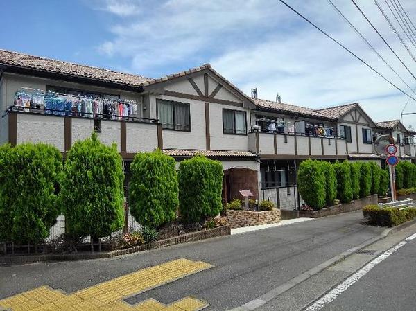 稲城市百村のアパート