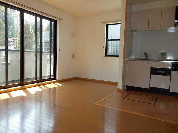 稲城市百村のアパート