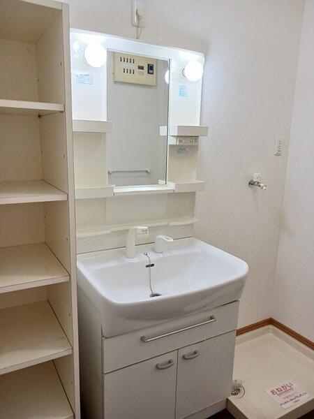 稲城市百村のアパート