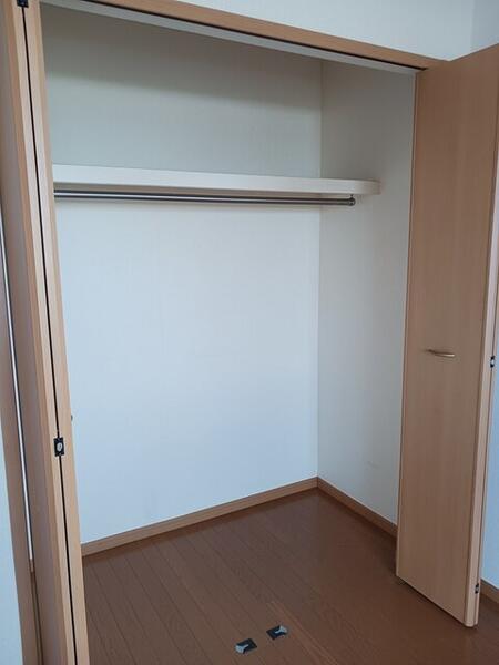 稲城市百村のアパート