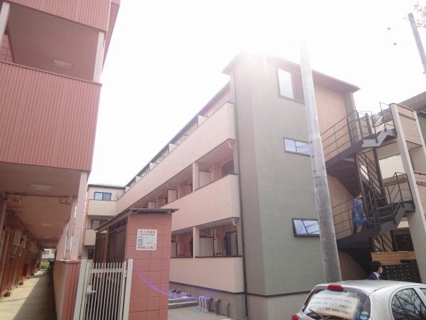 稲城市東長沼のアパート