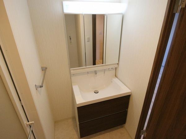 稲城市東長沼のマンション