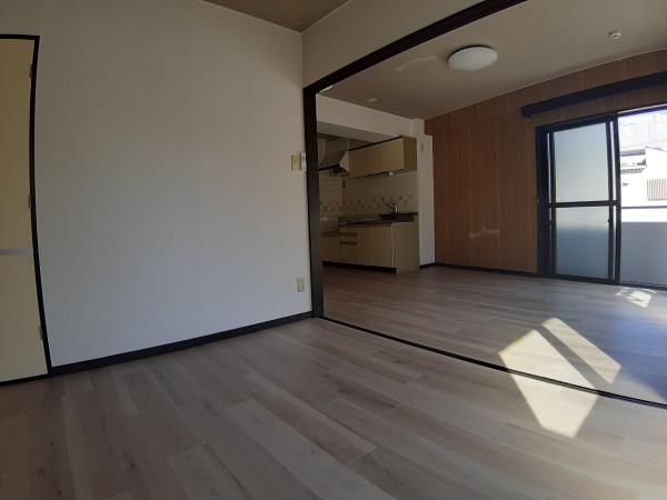 稲城市百村のマンション