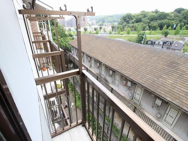 稲城市百村のアパート