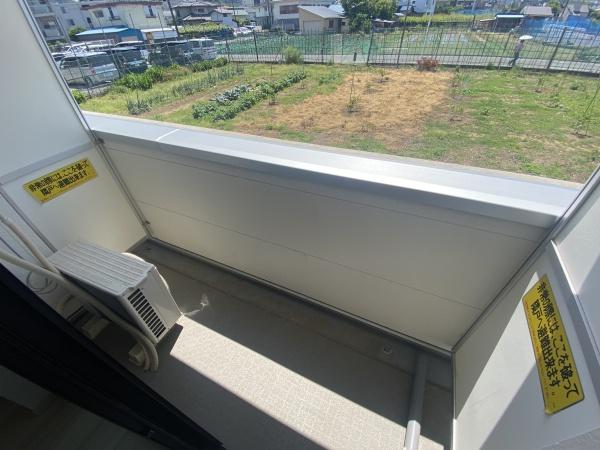 稲城市東長沼のアパート(バルコニー)