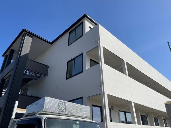稲城市東長沼のアパート