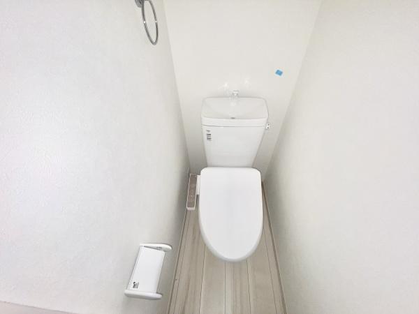 稲城市東長沼のアパート(トイレ)