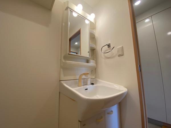 稲城市東長沼のマンション