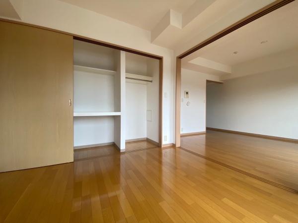 稲城市東長沼のマンション