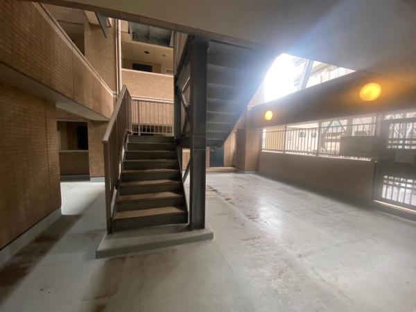 稲城市東長沼のマンション