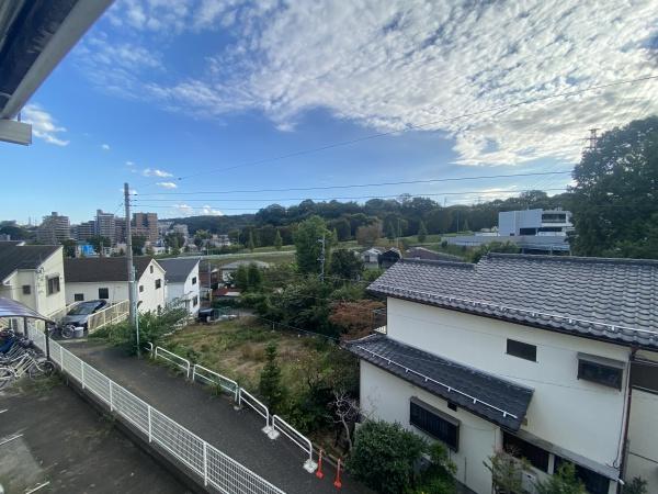 稲城市百村のアパート