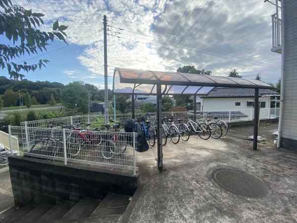 稲城市百村のアパート