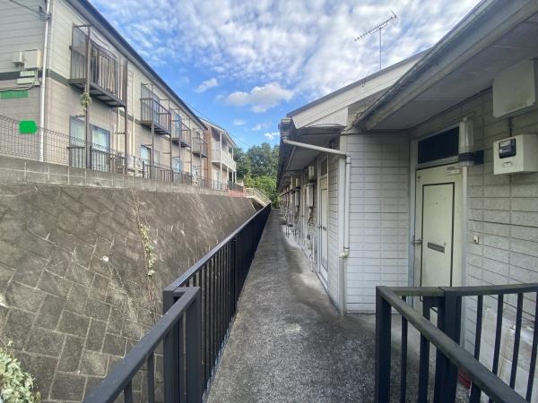 稲城市百村のアパート