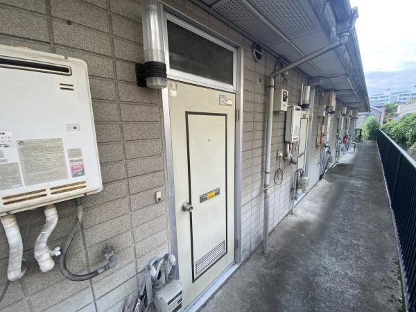 稲城市百村のアパート